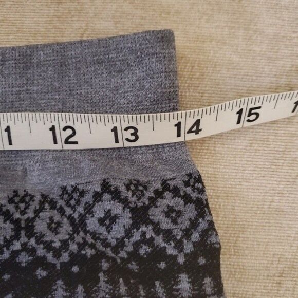 Pink Republic Gray & Black Fair Isle Nordic Print Stretch Knit Leggings Tights - Picture 6 of 9